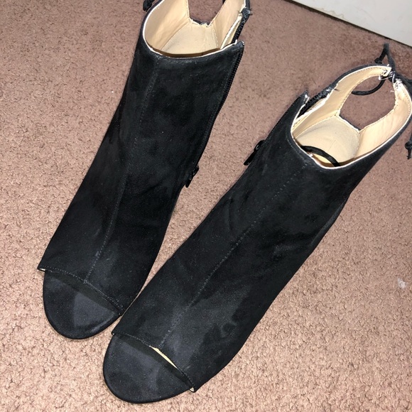 Size 10 booties - Picture 2 of 4